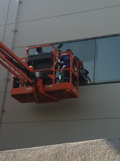We have all the right equipment to reach the highest of windows